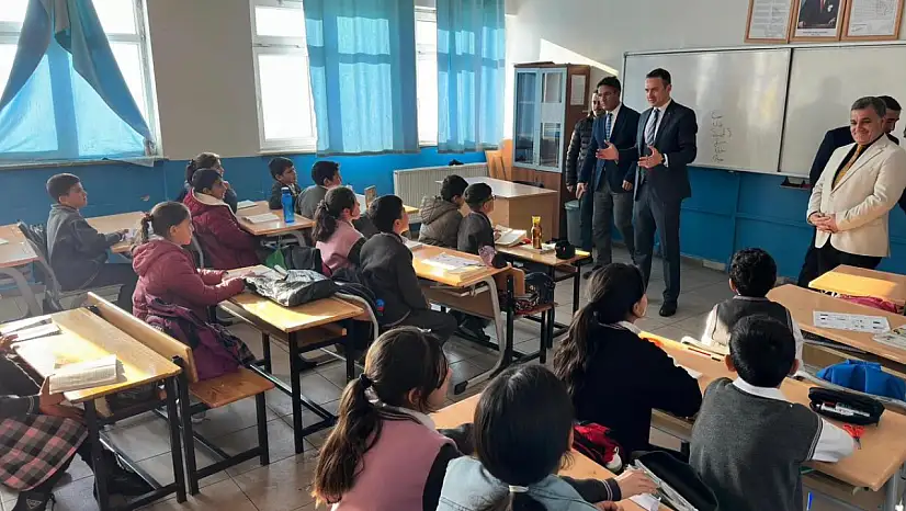 Çaldıran İlkokulu ve Ortaokulu'na Kaymakam Süleyman Bakan'dan Ziyaret