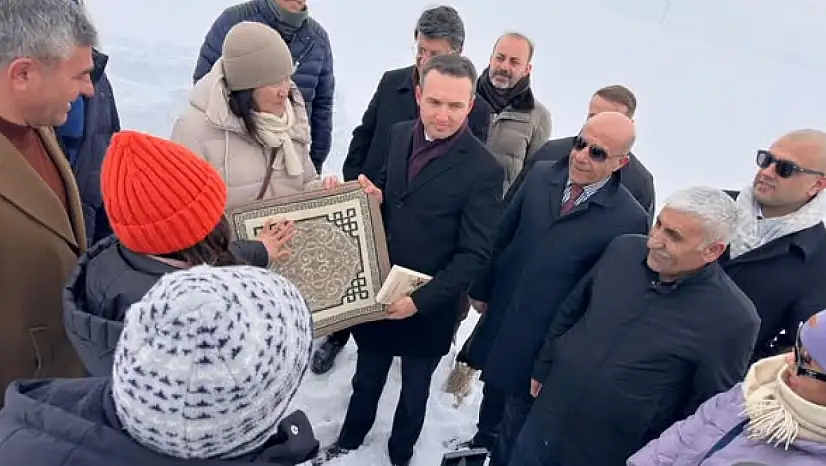 Çaldıran Kaymakamlığı'ndan Hanköy'de Tarihi ve Turistik İnceleme