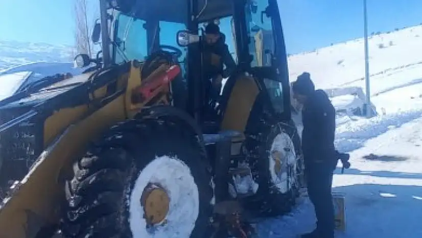 Çat'ta Hafta Sonu da Karla Mücadele Sürdü