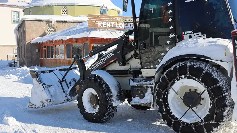 Çat'ta Karla Mücadele Çalışmaları Aralıksız Sürüyor