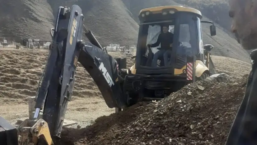 Çat'ta Mezar Yeri Çalışmaları Sürüyor