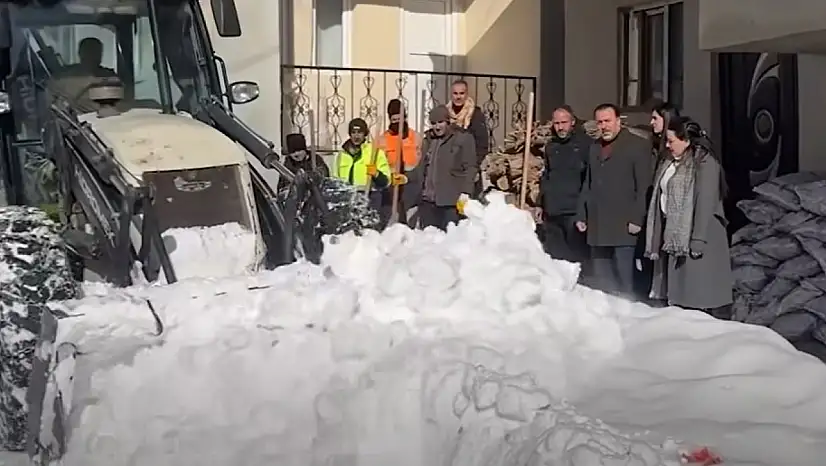 Çatak Belediyesi Eş Başkanlarından Karla Mücadele Ekiplerine Ziyaret