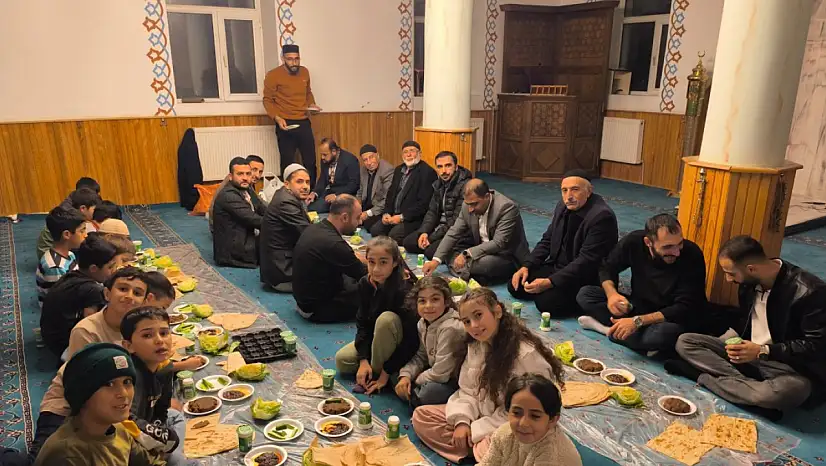 Cumhuriyet Camii'nde Gençlik Buluşması Düzenlendi