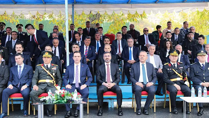 Cumhuriyet'in 102. Yılı Bitlis'te Resmî Törenlerle Kutlandı