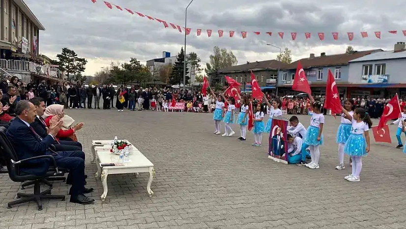 Cumhuriyetin 102. yılı Arpaçay'da coşkuyla kutlandı, etkinlikler büyük ilgi gördü
