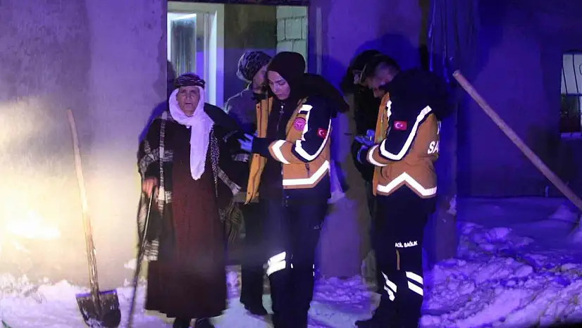 Diyadin'de 70 yaşındaki kadına sağlık ekiplerinden zamanında müdahale
