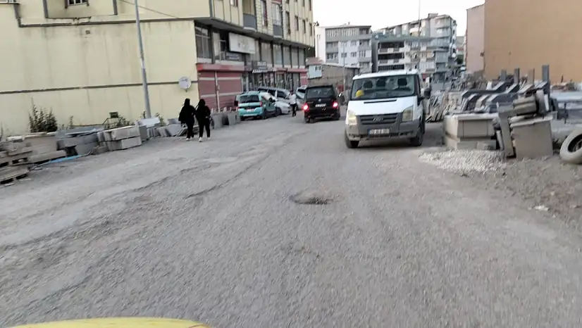 Diyadin'de bozuk yollar sürücüleri çileden çıkardı