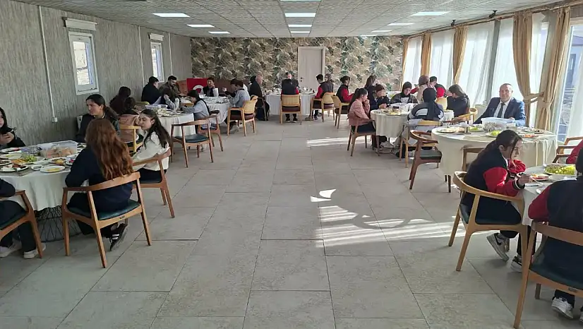 Diyadin'de Kaymakam Korkusuz, gençlerin gelecek hayallerini dinledi