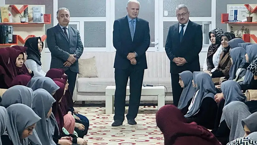 Diyanet Başkan Yardımcısı Dr. Hüseyin Hazırlar Hafız Öğrencilerle Buluştu