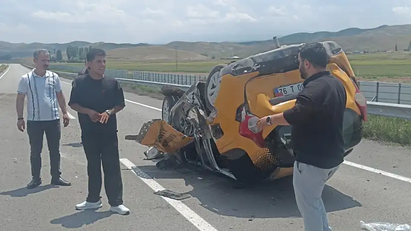 Doğubayazıt-Diyadin yolunda taksi takla attı: 4 yaralı