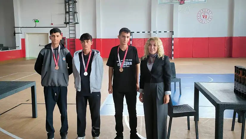 Doğubayazıt'ta 29 Ekim coşkusu: Liseler arası satranç turnuvası düzenlendi