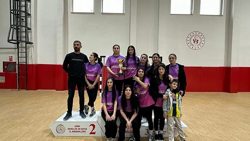 Doğubayazıt'ta Cumhuriyet Bayramı'na özel voleybol turnuvasının kazananları belli oldu