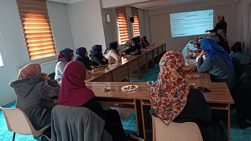 Doğubayazıt'ta düzenlenen seminerde sağlıklı aile yapısının önemi vurgulandı