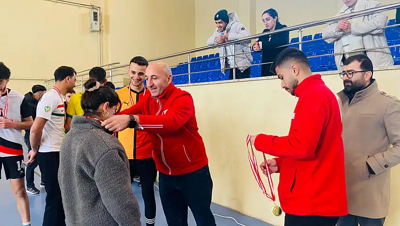 Doğubayazıt'ta Kızılay Kulübü Voleybol Turnuvası finali gerçekleştirildi