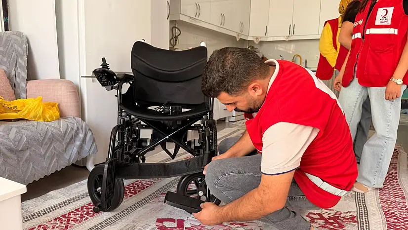Doğubayazıt'ta tekerlekli sandalye sahibine ulaştı