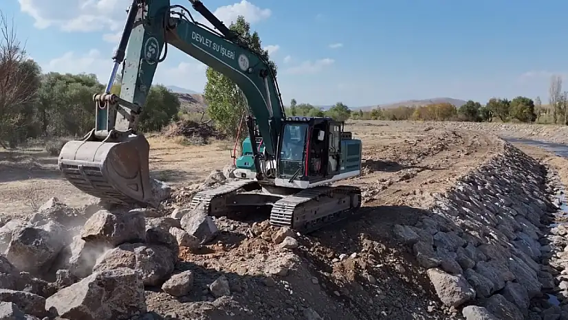 DSİ'den Hamur'da taşkın koruma çalışması