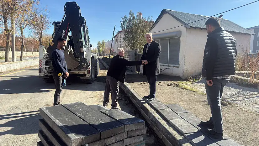 Eleşkirt'te kaldırım çalışmaları kış gelmeden tamamlanıyor