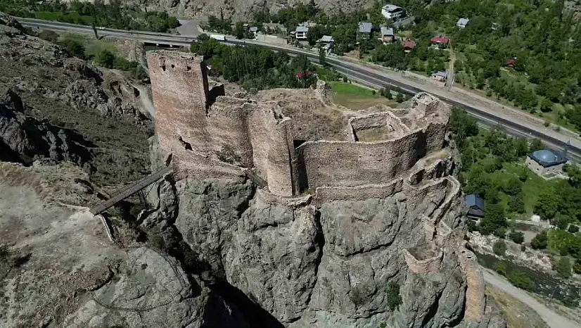 Engüzekkapı Kalesi: Erzurum'un Tarihi Güzelliği Ziyaretçilerini Bekliyor