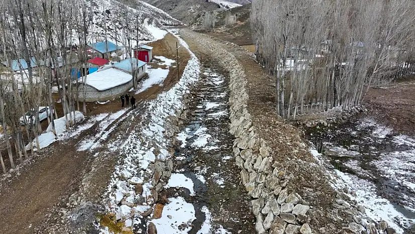 Erciş Şeytanova Köyü'nde Dere Islahı Çalışmaları Tamamlandı