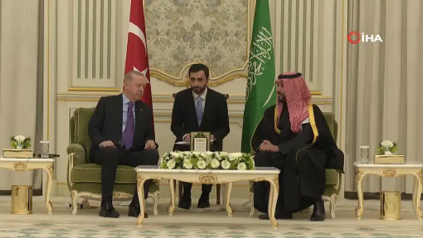 Erdoğan'a Riyad'da resmi karşılama: Kritik görüşme Yemame Sarayı'nda yapıldı