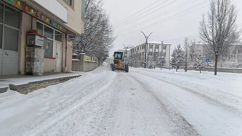 Erzurum Aşkale'de Yoğun Kar Yağışı Sonrası Saha Çalışmaları Aralıksız Sürüyor