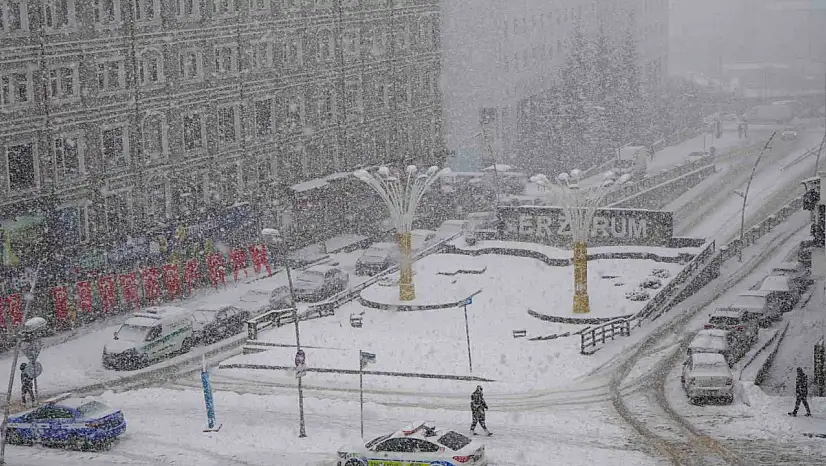 Erzurum beyaza teslim: kar yolları kapattı, hayat yavaşladı