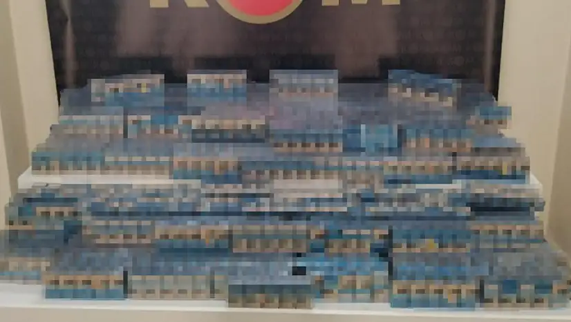 Erzurum'da 3 bin 442 paket gümrük kaçağı sigara ele geçirildi, bir kişi tutuklandı.