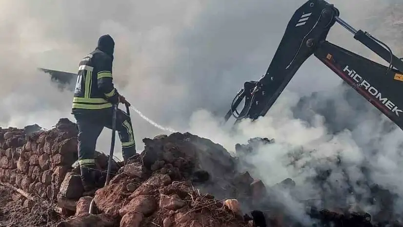 Erzurum'da ahır yangınında 21 büyükbaş hayvan telef oldu