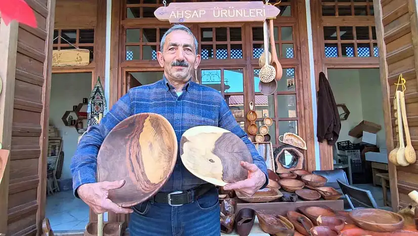 Erzurum'da Aşur Taş ve Halil Karaağaç, El Oymacılığı Geleneğini Yaşatıyor