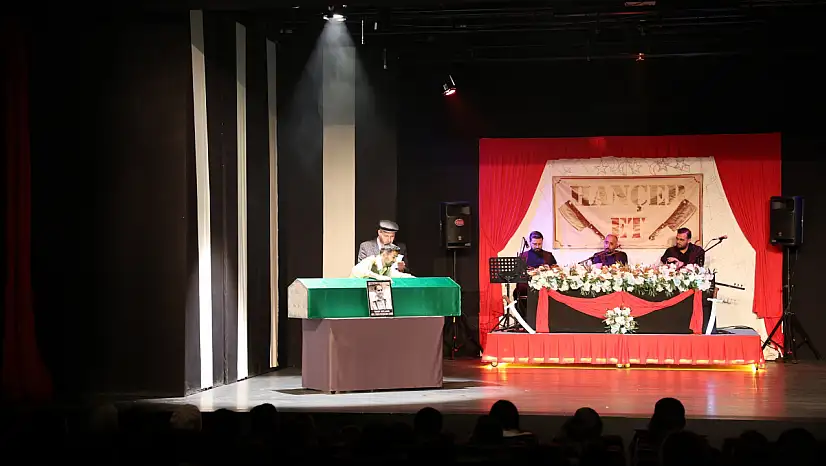 Erzurum'da Çocuklar 'Hançer Havası' Tiyatrosu ile Keyifli Anlar Yaşadı