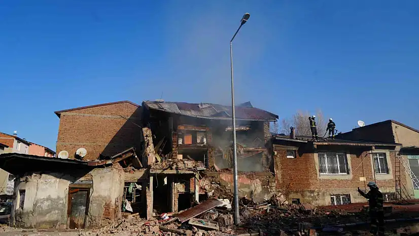 Erzurum'da doğalgaz patlaması: 2 ev yıkıldı, 1 yaralı var!