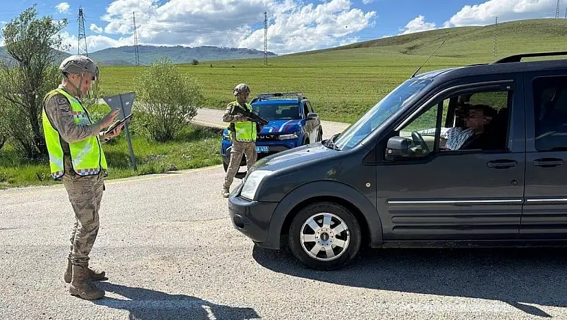 Erzurum'da düzensiz göçmen operasyonu: 26 kişi yakalandı, 4 organizatöre işlem yapıldı