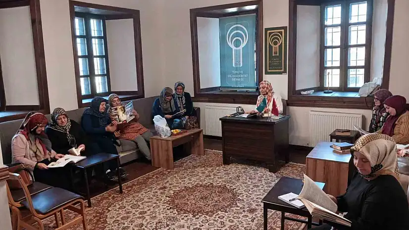 Erzurum'da ev hanımları, kitap okumaya özlemle buluşarak Türkiye'ye örnek oluyor