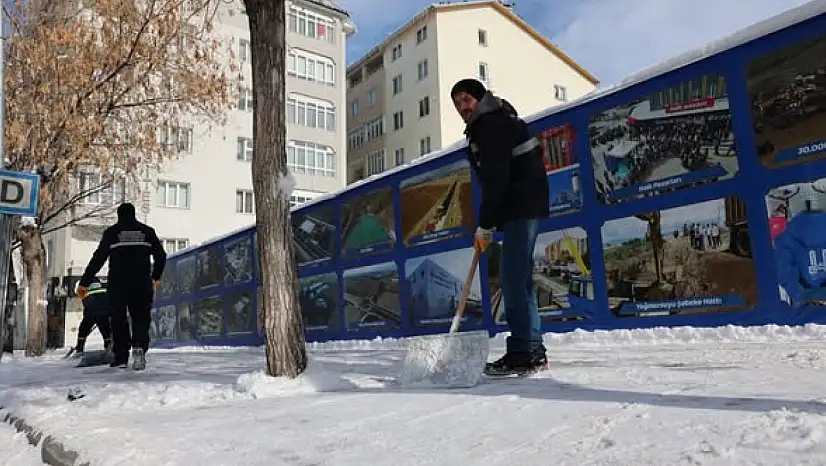 Erzurum'da Kar Mesaisi: Büyükşehir Ekipleri 7/24 Sahada