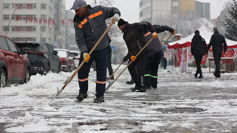 Erzurum'da Karla Mücadele Çalışmaları Aralıksız Sürüyor