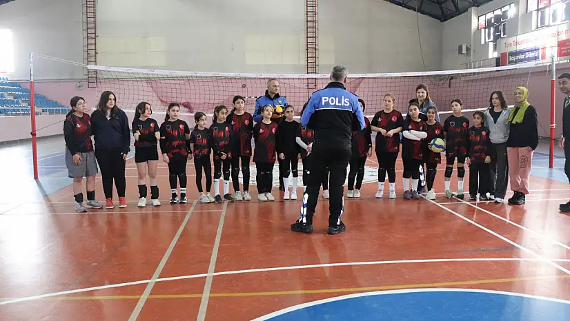 Erzurum'da Minik Voleybolculara Güvenlik Bilgilendirmesi