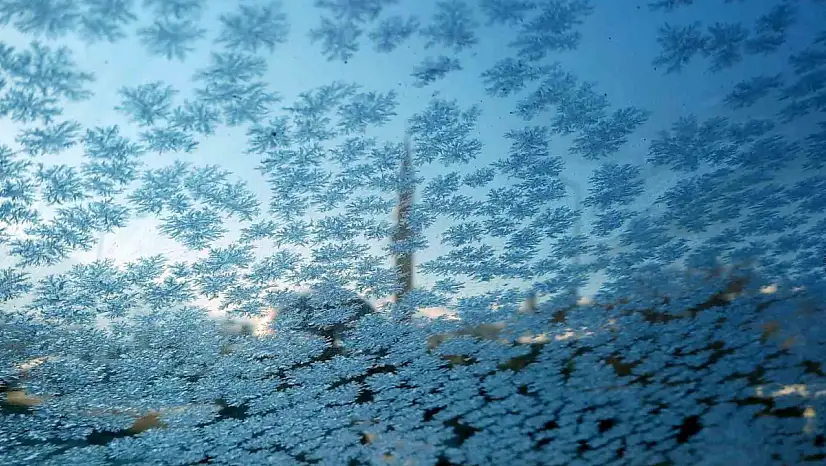 Erzurum'da sabahlar buzla başlıyor