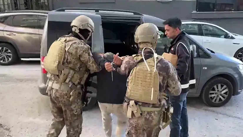 Erzurum'da Tefecilere Operasyon: 3 Şüpheli Tutuklandı, Silah ve Senet Ele Geçirildi