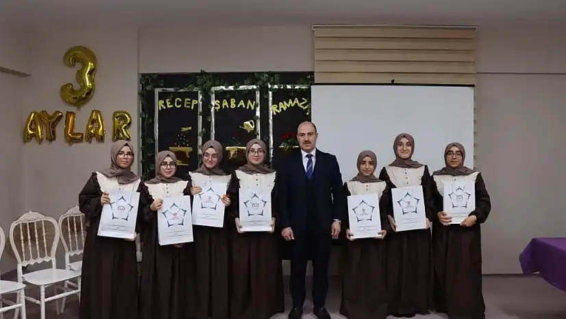 Erzurum Oltu'da Hafız Öğrenciler İçin '1 Günde 1 Hatim Okuma Programı' Düzenlendi