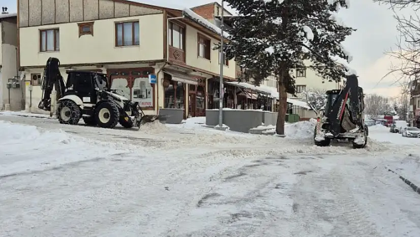 Erzurum Pazaryolu'nda Karla Mücadele Çalışmaları Aralıksız Sürüyor