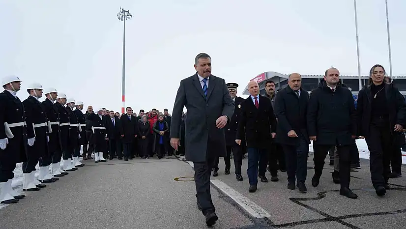 Erzurum Valisi bakan oldu, şehir duygusal anlar yaşadı
