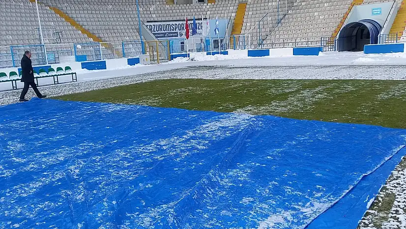 Erzurumspor–Çaykur Rizespor Maçı Öncesi Saha Zemini Titizlikle Hazırlandı