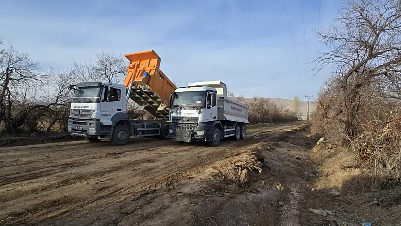 Fen İşleri Müdürlüğü Stabilize Yol Çalışmalarını Sürdürüyor