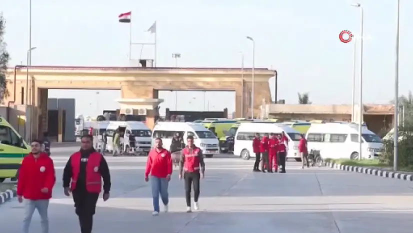 Gazze ile Mısır arasındaki kritik geçiş noktası yeniden açıldı
