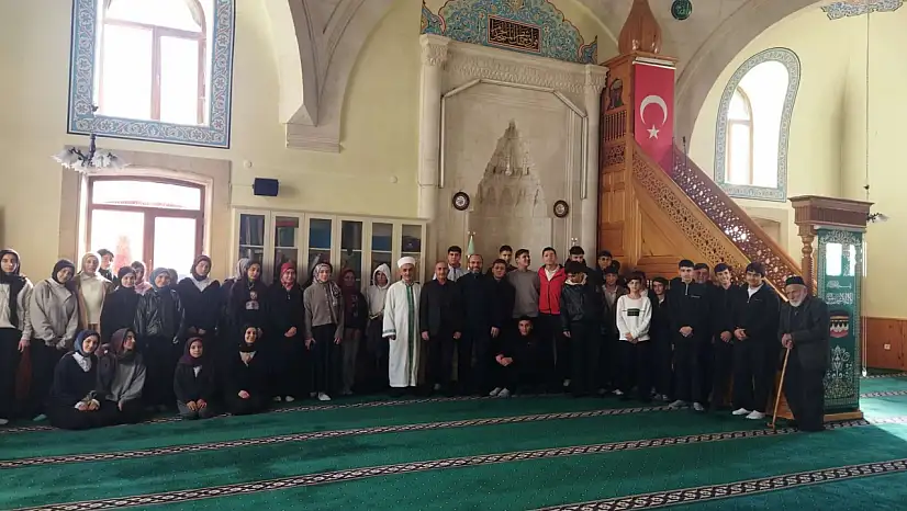 Güllük Camii'nde Öğrencilere Ahlak Konulu Söyleşi Düzenlendi