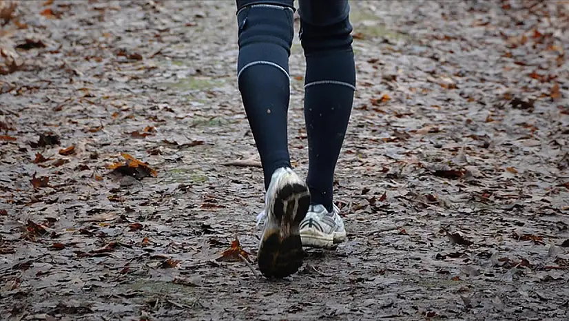 Günlük adım sayısına uzun yürüyüşle ulaşmak daha sağlıklı olabilir