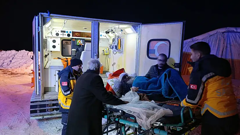 Hamur'da 77 yaşındaki hasta paletli ambulansla kurtarıldı