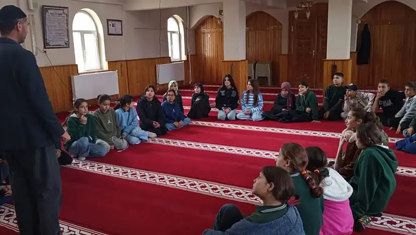Hasköy'de ÇEDES Kapsamında Öğrencilerin Cami Ziyareti Gerçekleştirildi