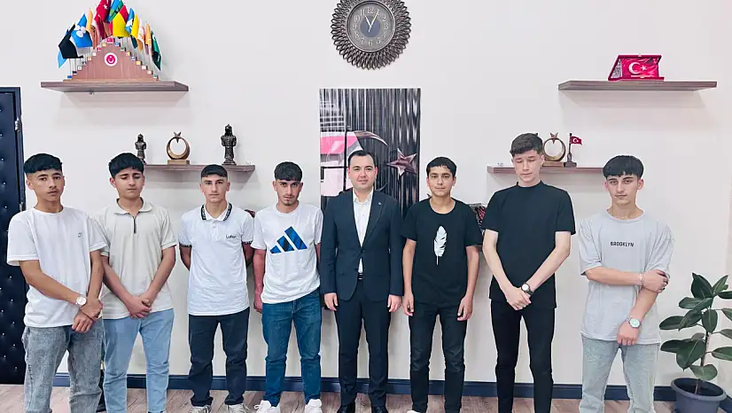 Hasköy Kaymakamı İsmail Güney'den Hafız Öğrencilere Tebrik Ziyareti