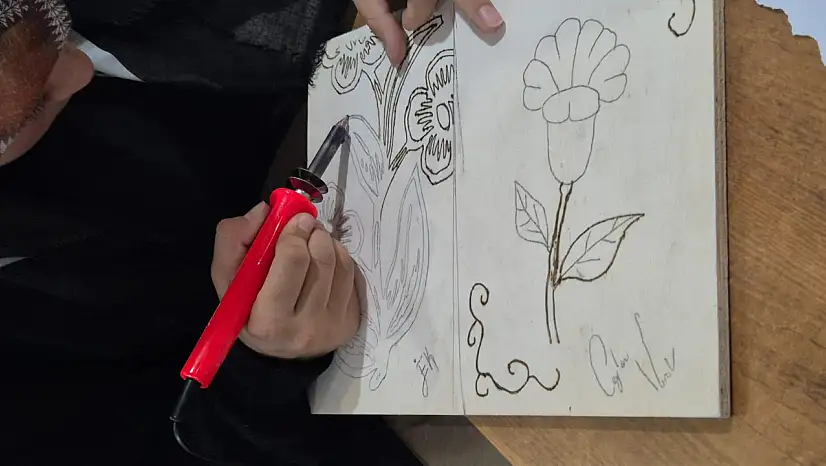 Horasan Yurdu'nda Ahşap Yakma ve Takı Tasarımı Kursu Neşesi